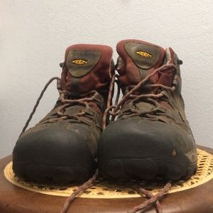 Women’s Keen steel toe waterproof boots